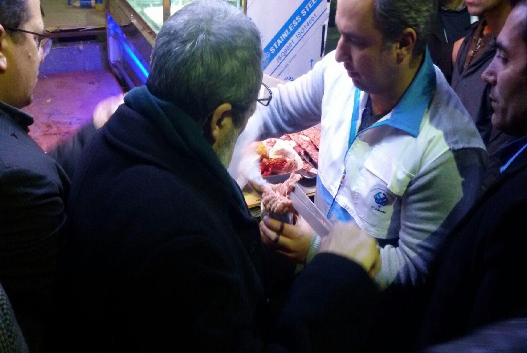 گشت شبانه تعزیرات و دادستانی در میدان آزادی تهران گشت شبانه تعزیرات و دادستانی در میدان آزادی تهران