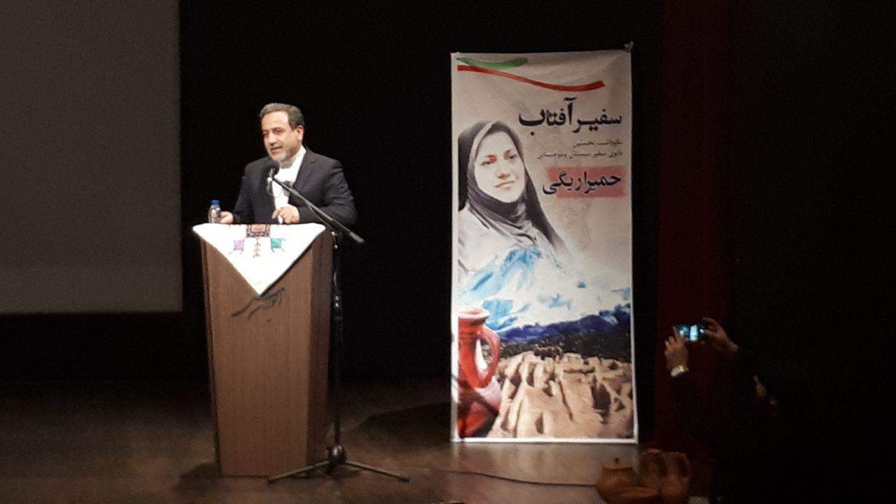 عراقچی: شرایط برای حضور بانوان در عرصه دیپلماسی فراهم است عراقچی: شرایط برای حضور بانوان در عرصه دیپلماسی فراهم است