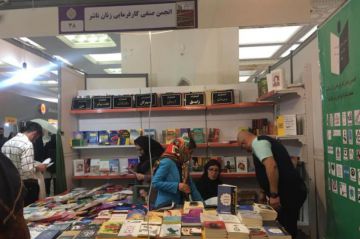 زنان ناشر، پرتوان در کار اما دلخور از نبود حامی