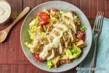 طرز تهیه سالاد سزار با طعم واقعی و اصول تهیه سس سزار اصلی
